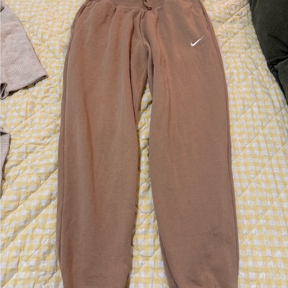 Nike Pants - Nike Sportswear Phoenix Fleece
Women's High-Waisted Oversized Sweatpants